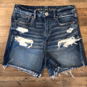 American Eagle size 6 Curvy Hi-Rise Shorie